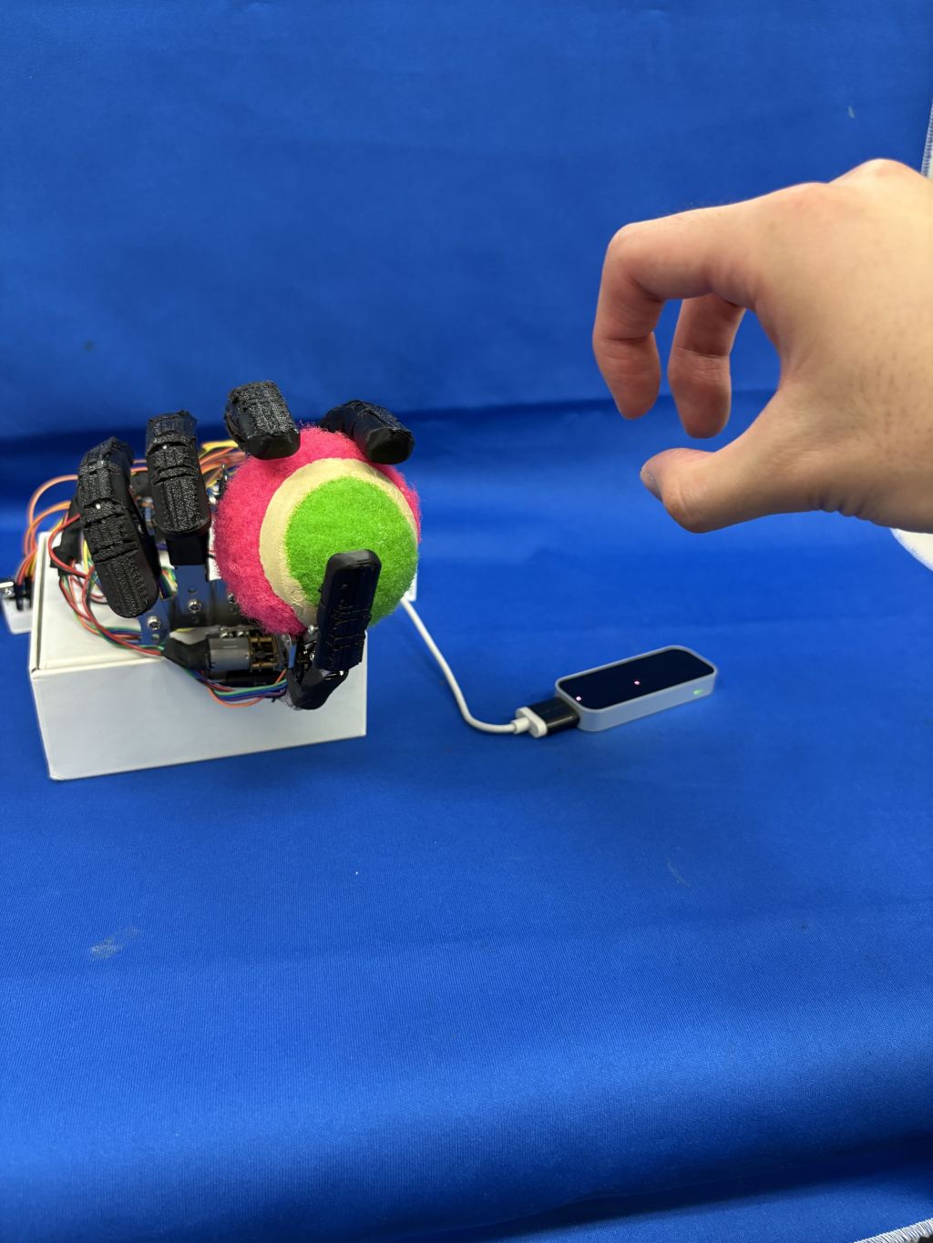5指劣駆動型電動義手（「Yレッティ」）